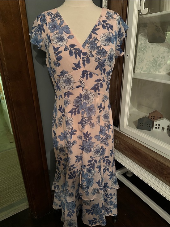 Tommy Hilfiger Dresses & Skirts - Floral V-Neck Dress in Blush with Blue Print
